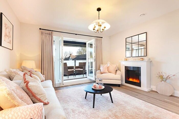 2 Bedroom Apartment For Sale In Wallingford, Oxfordshire, OX10