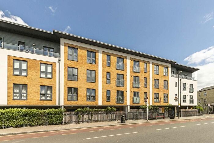 2 Bedroom Flat For Sale In Garratt Lane, Tooting, SW17