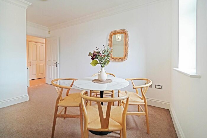 2 Bedroom Apartment For Sale In Station Road, Dorridge, B93