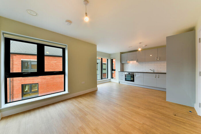 2 Bedroom Apartment To Rent In Weavers Yard, Newbury Newbury, RG14