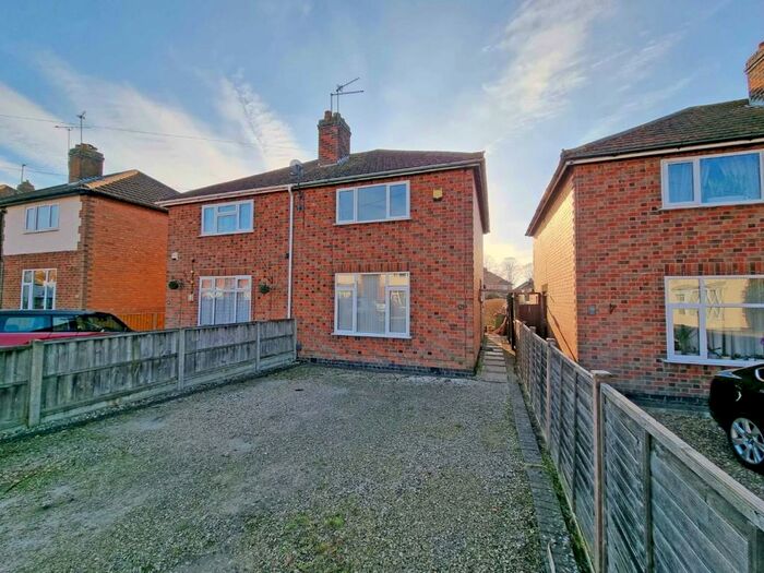 2 Bedroom Semi-Detached House To Rent In Southfield Road, Rugby, Warwickshire, CV22