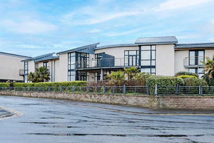 3 Bedroom Flat For Sale In Y Cerigos, Barry, CF62