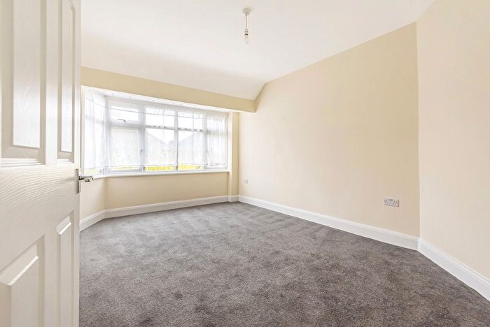 3 Bedroom Detached House To Rent In Mayfield Gardens, London, W7