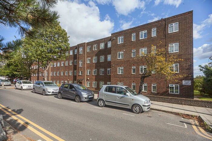 1 Bedroom Flat To Rent In Burnham Court, Hendon, NW4
