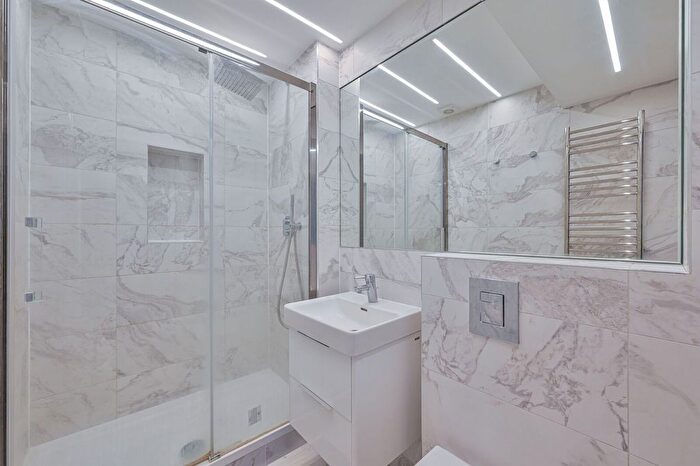 1 Bedroom Flat To Rent In Trebovir Road, Earls Court, London, SW5