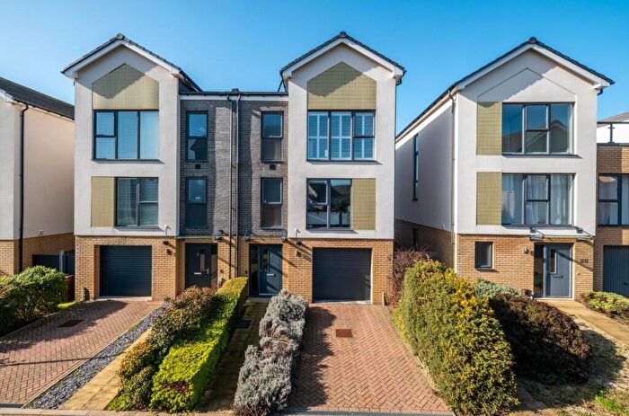 4 Bedroom Semi-Detached House For Sale In Westerly Way, St. Marys Island, Chatham, ME4