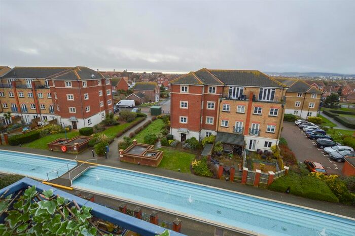 2 Bedroom Flat To Rent In Dominica Court, Eastbourne, BN23