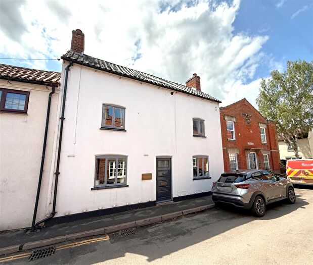 4 Bedroom Semi-Detached House For Sale In Chapel Street, Bottesford, NG13