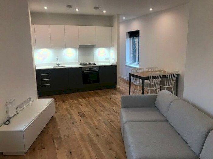 2 Bedroom Apartment To Rent In Fairway View, Stockport, SK5