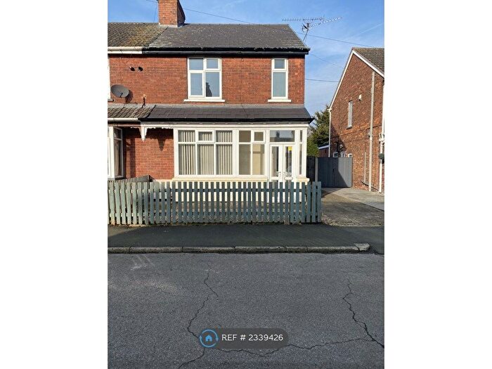 3 Bedroom Semi-Detached House To Rent In Glanville Crescent, Scunthorpe, DN17