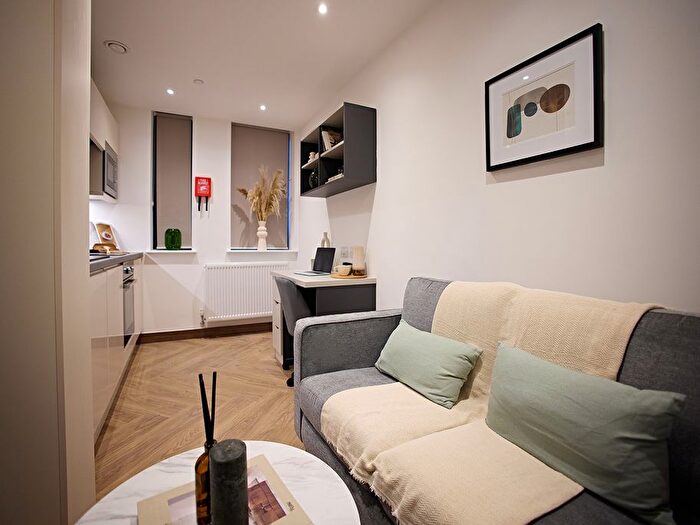 1 Bedroom Flat To Rent In Wade Lane Wade Lane, Leeds, LS2