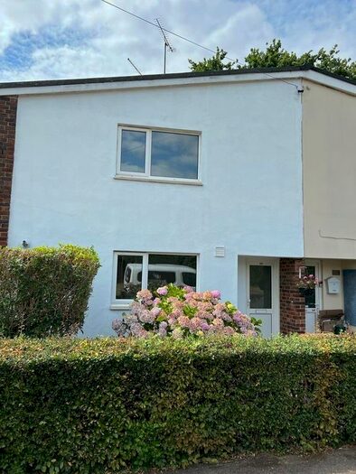 3 Bedroom Semi-Detached House To Rent In High Dells, Hatfield, AL10