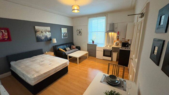 1 Bedroom Flat To Rent In Flat, Headingley Lane, Headingley, Leeds, LS6