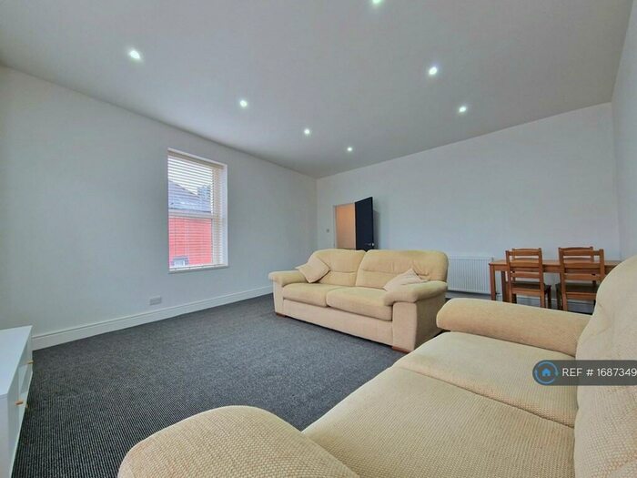 2 Bedroom Flat To Rent In Crwys Road, Cardiff, CF24