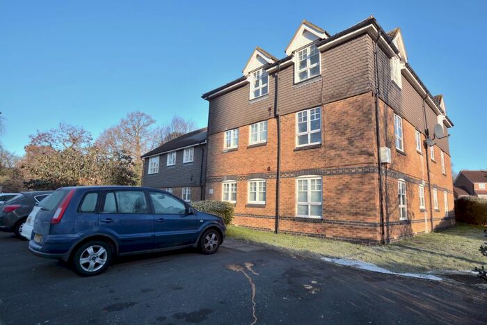 2 Bedroom Flat To Rent In Rutherford Close, Uxbridge, UB8