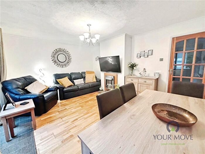 3 Bedroom Terraced House For Sale In Chapman Avenue, Maidstone, Kent, ME15