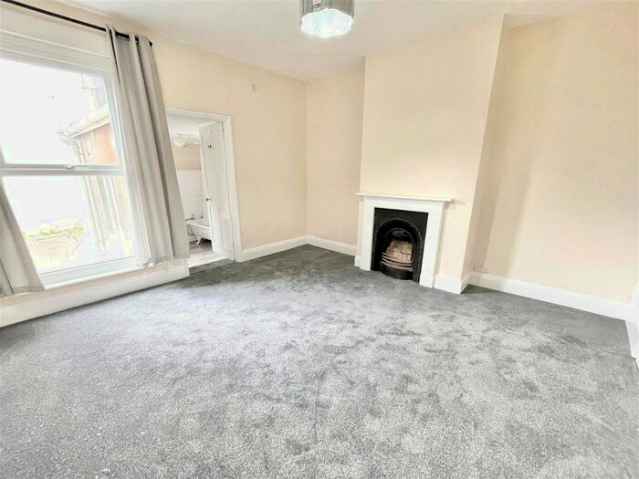 3 Bedroom Maisonette To Rent In Gloucester Road, Bishopston, Bristol, BS7