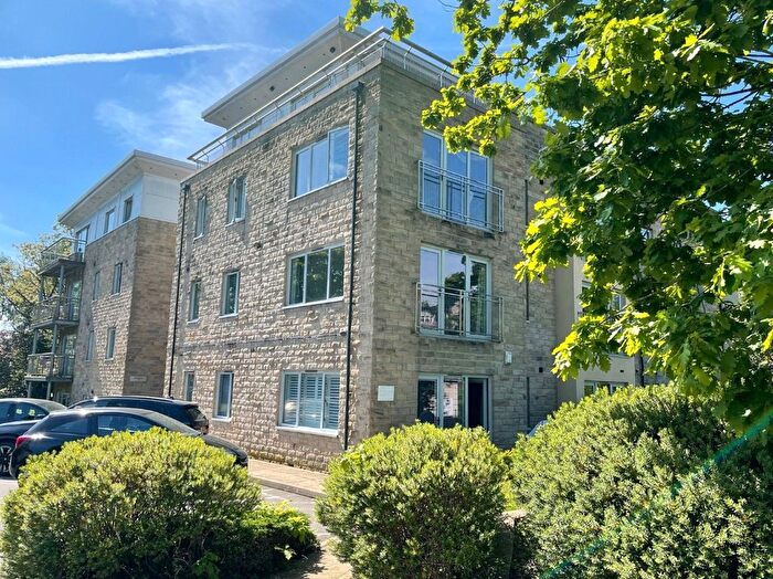 2 Bedroom Flat To Rent In Brodwell Grange, Leeds, West Yorkshire, LS18