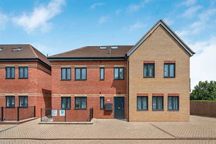 2 Bedroom Flat To Rent In Gunnersbury Avenue, Ealing, W5