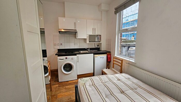 Studio To Rent In Walm Lane, Willesden Green, NW2