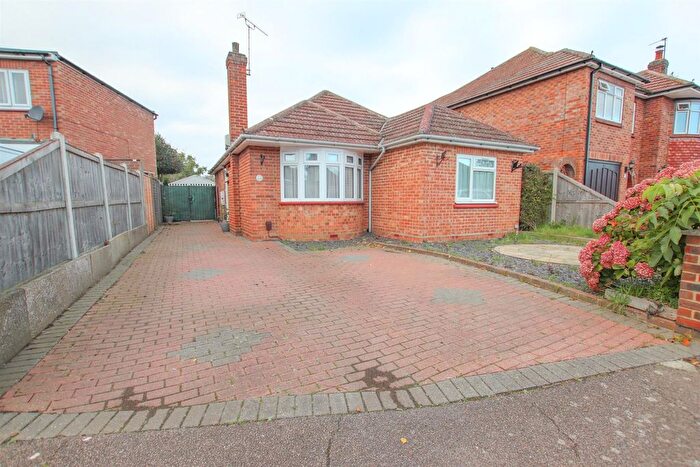 2 Bedroom Detached Bungalow To Rent In Winston Avenue, Colchester, CO3