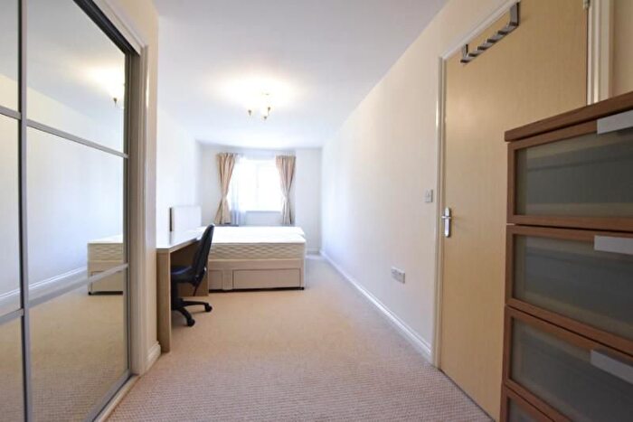 2 Bedroom Flat To Rent In Beach Lodge, Hendon Lane, Finchley, London, N3