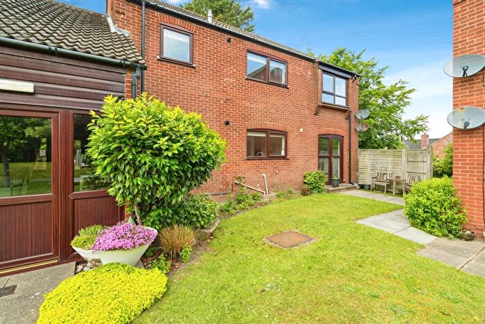 2 Bedroom Flat For Sale In Warnes Close, Cromer, NR27