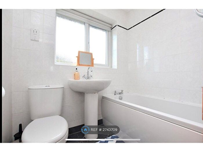 4 Bedroom Detached House To Rent In Woodside Drive, Morley, Leeds, LS27