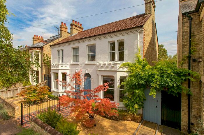 3 Bedroom Semi-Detached House To Rent In Hinton Avenue, Cambridge CB1