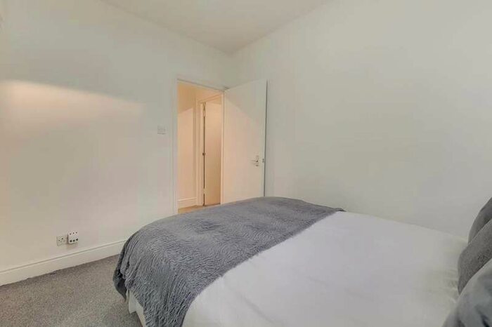 1 Bedroom Flat To Rent In Richmond Road, East Twickenham, TW1