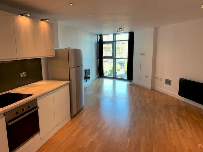 2 Bedroom Flat To Rent In Bute Terrace, Cardiff, CF10