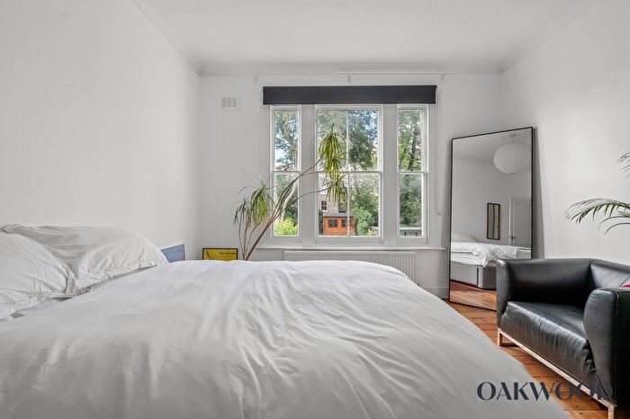 1 Bedroom Flat For Sale In Cazenove Road, London, N16