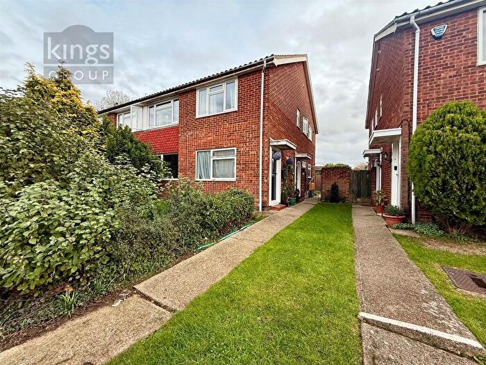 2 Bedroom Flat For Sale In Downlands, Waltham Abbey, EN9