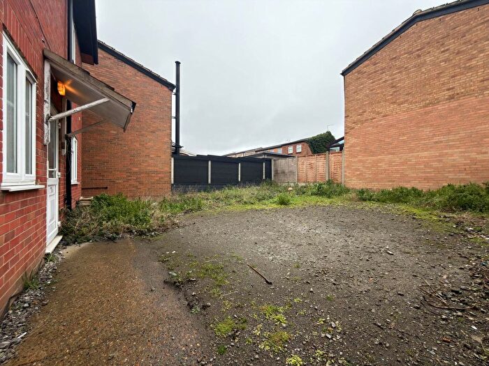 2 Bedroom Maisonette To Rent In Water Lane, Purfleet On Thames, RM19