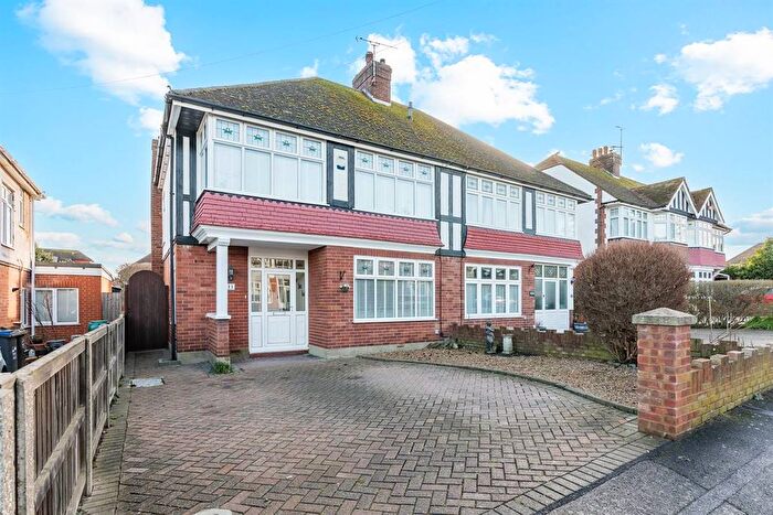 3 Bedroom Semi-Detached House For Sale In Wentworth Avenue, Margate, CT9