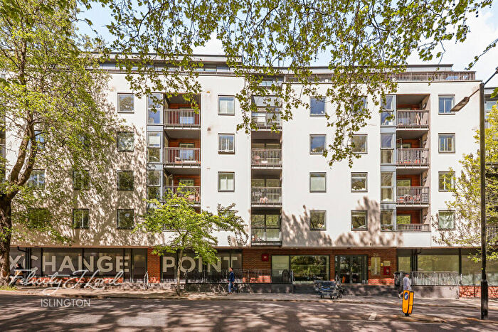 2 Bedroom Apartment For Sale In Market Road, London, N7