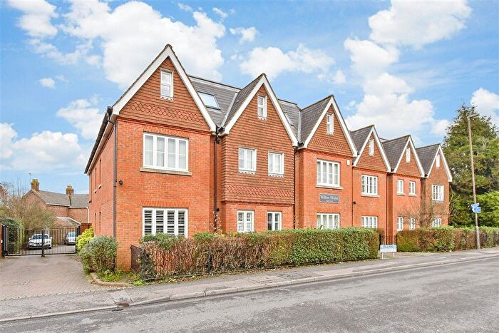 2 Bedroom Flat For Sale In Ifield Road, West Green, Crawley, West Sussex, RH11