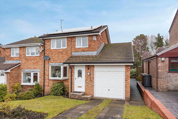 3 Bedroom Semi Detached House For Sale In Peter Street, Glossop, SK13