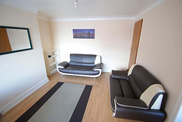 3 Bedroom End Of Terrace House To Rent In Hessle Avenue, Hyde Park, Leeds, LS6