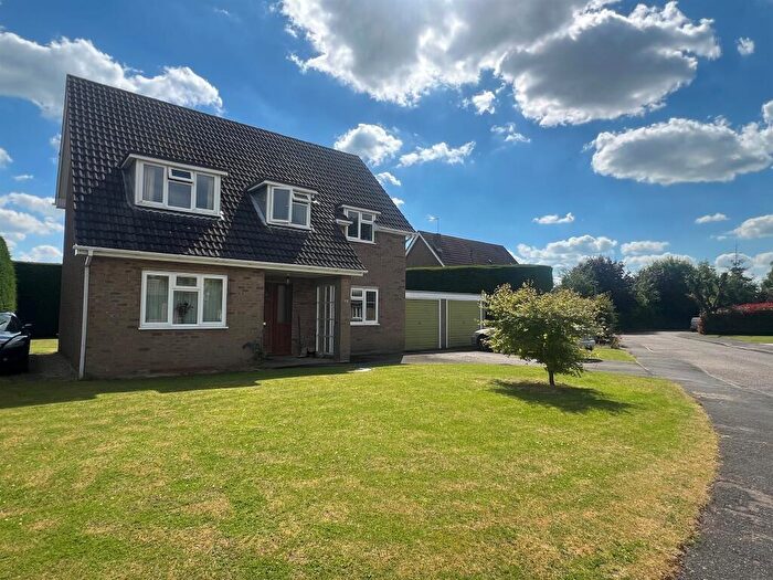 4 Bedroom Detached House For Sale In Holme Close, Ailsworth, Peterborough, PE5