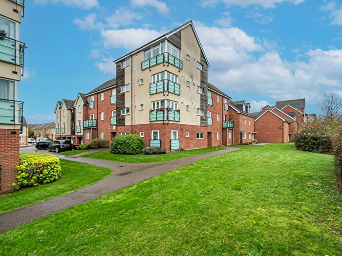 2 Bedroom Flat For Sale In Leyland Road, Dunstable, LU6