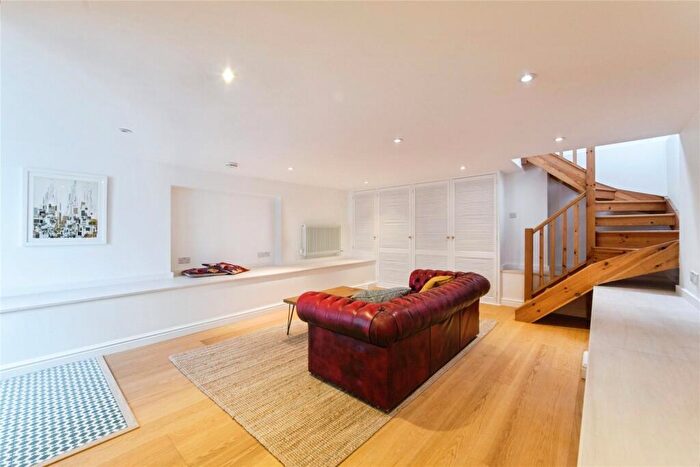 1 Bedroom Flat For Sale In Spinning Path, Blackboy Road, Exeter, Devon, EX4