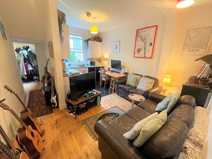 4 Bedroom Flat To Rent In Allen Road, Newington Green, N16