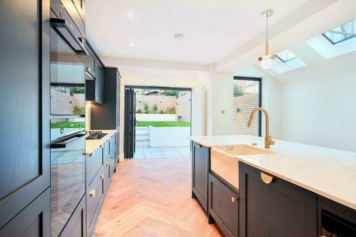 2 Bedroom House To Rent In Gordon Road, Brighton, BN1