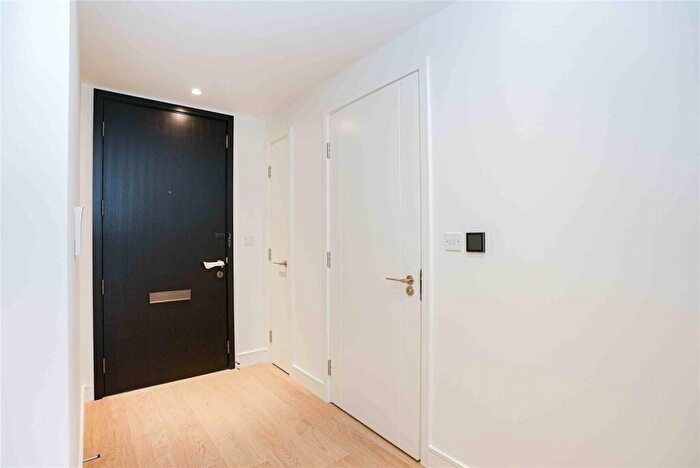 2 Bedroom Apartment For Sale In South Quay Plaza, Canary Wharf, E14