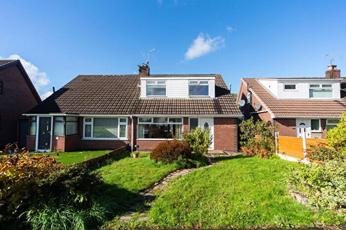3 Bedroom Semi-Detached House For Sale In Garside Grove, Wigan, WN3