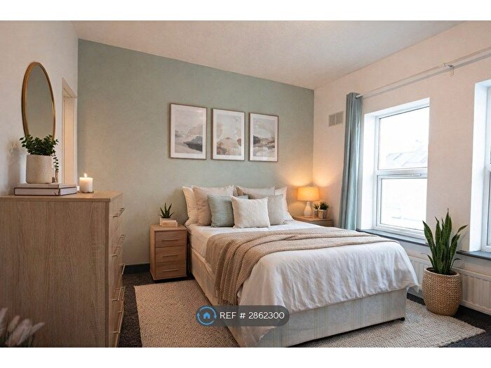 6 Bedroom Terraced House To Rent In Grange Avenue, Reading, RG6