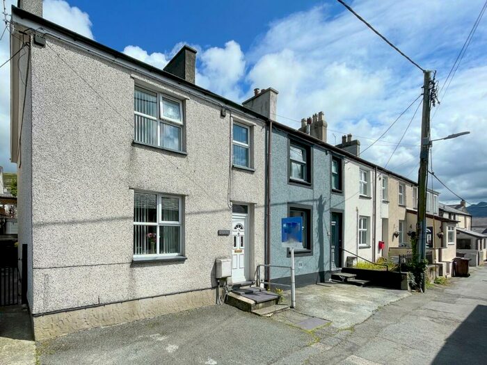 3 Bedroom End Of Terrace House For Sale In Lon Groes, Llanllechid, Bangor, Gwynedd, LL57