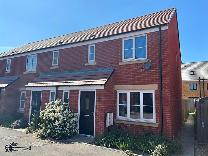 3 Bedroom End Of Terrace House For Sale In Benington Close, Hampton Gardens, Peterborough, PE7