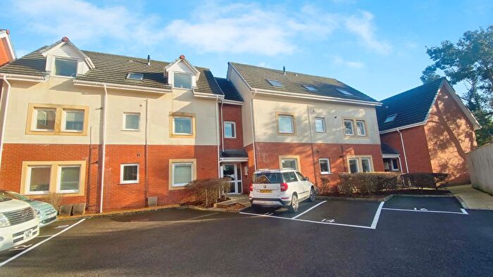2 Bedroom Flat For Sale In Heathwood Road, Heath, Cardiff, CF14